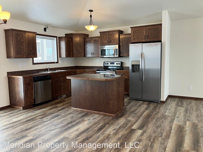 Building Photo - 4 br, 3 bath House - 756 35th Ave E