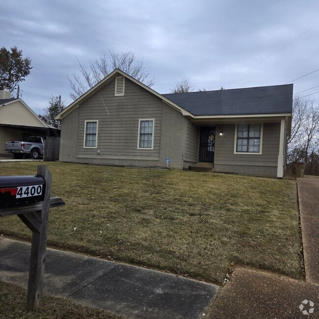 Building Photo - 4400 Rosswood Dr