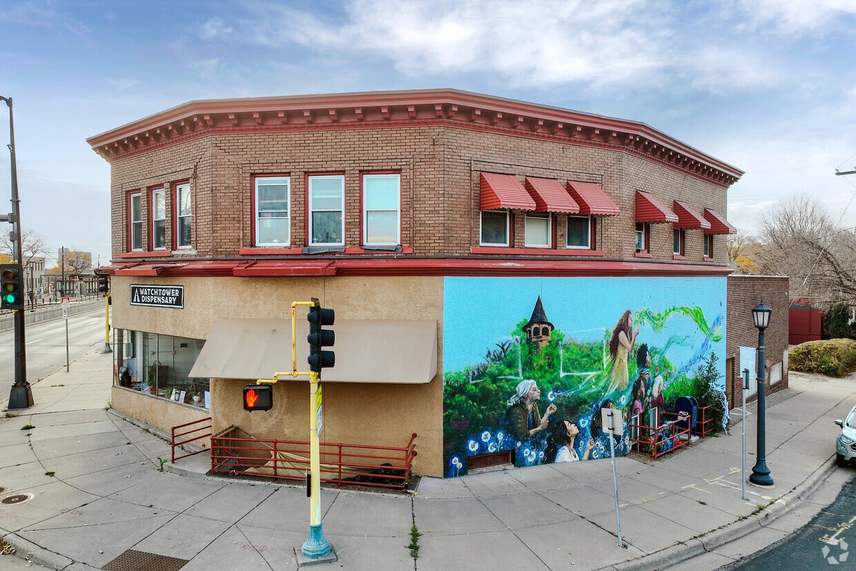 Primary Photo - Brick and Beam Flats