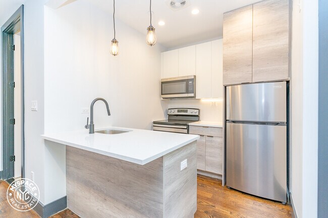 Building Photo - 1176 Park Pl