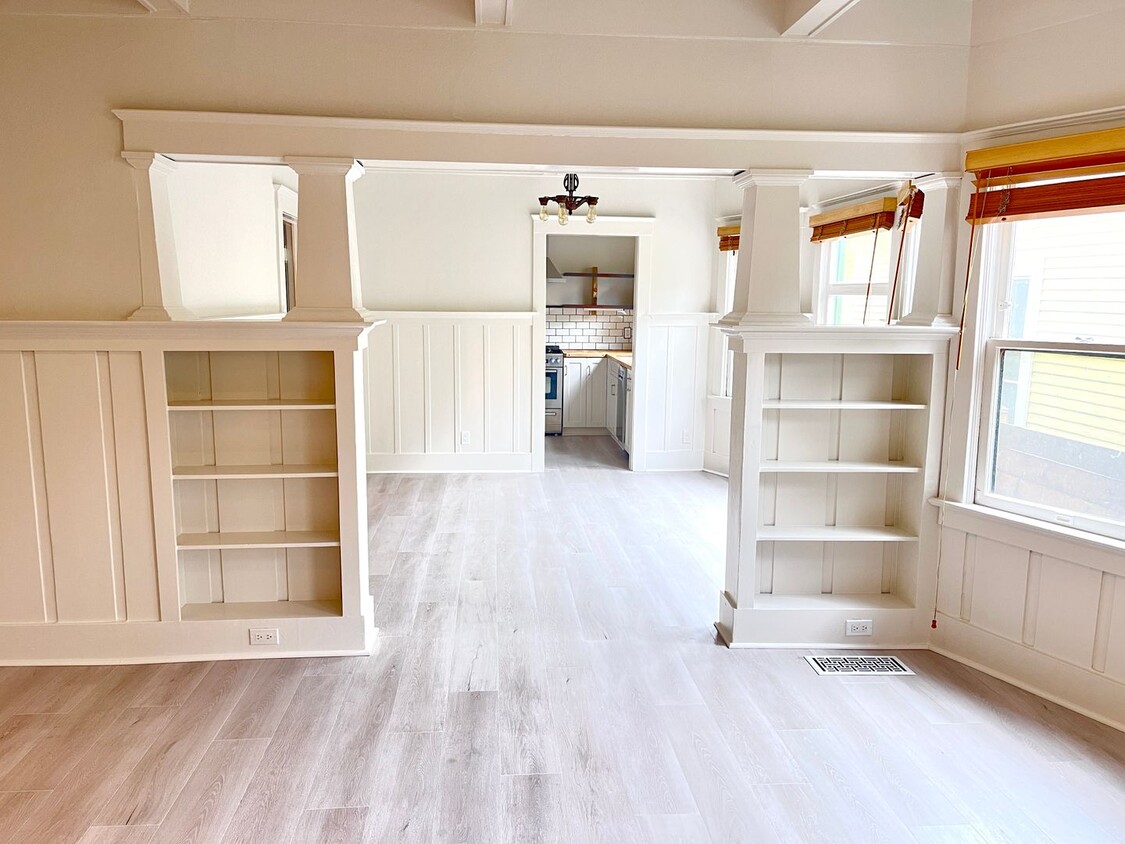 Primary Photo - Horizon Ave Duplex