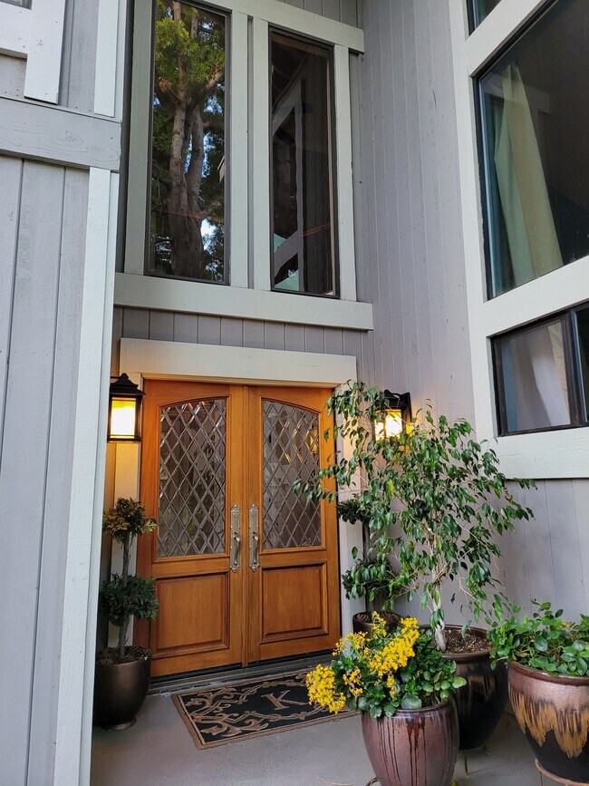 Building Photo - 143 S Stonebrook Dr