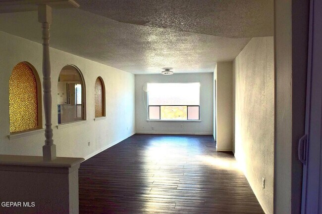 Foto del edificio - 4613 Sun Valley Dr