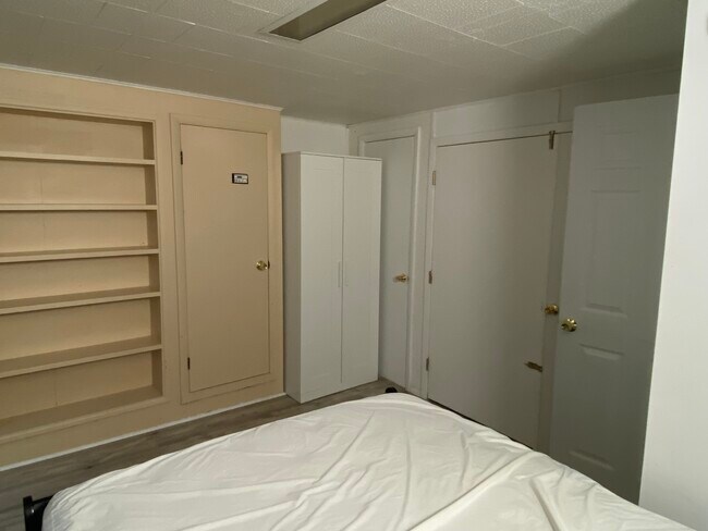 Bedroom 2 Closet - 2908 Collins Ave