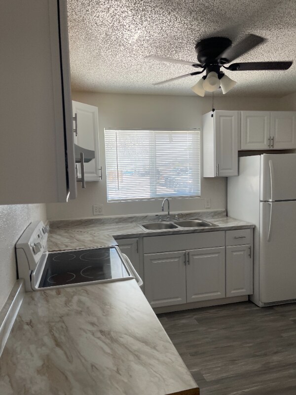 Foto principal - 220 W 9th St