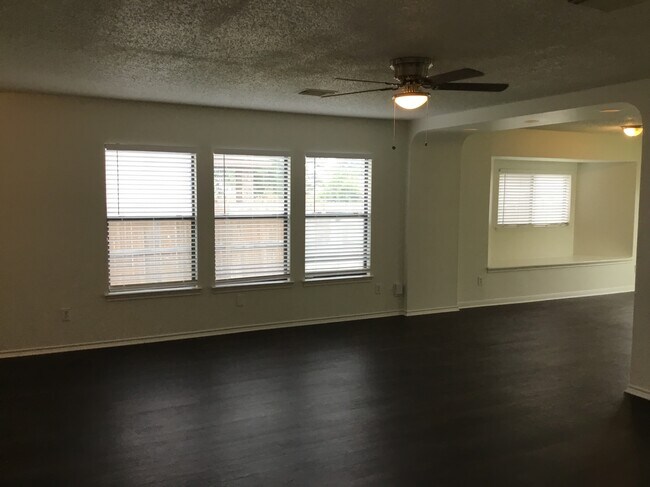 Foto del edificio - 5454 Colton Creek