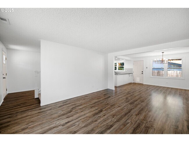 Foto del edificio - 14103 SE McGillivray Blvd