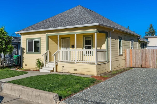 Building Photo - Welcoming 3-Bedroom, 1-Bath Single-Family Home