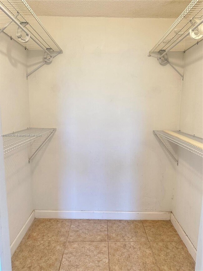 Foto del edificio - 9143 SW 77th Ave