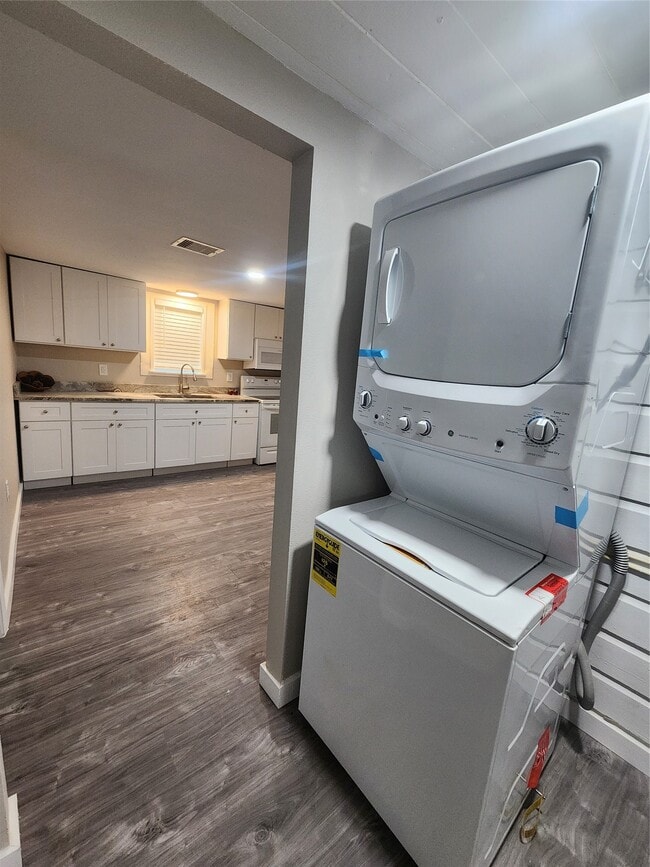 Building Photo - 6203 Hoffman St