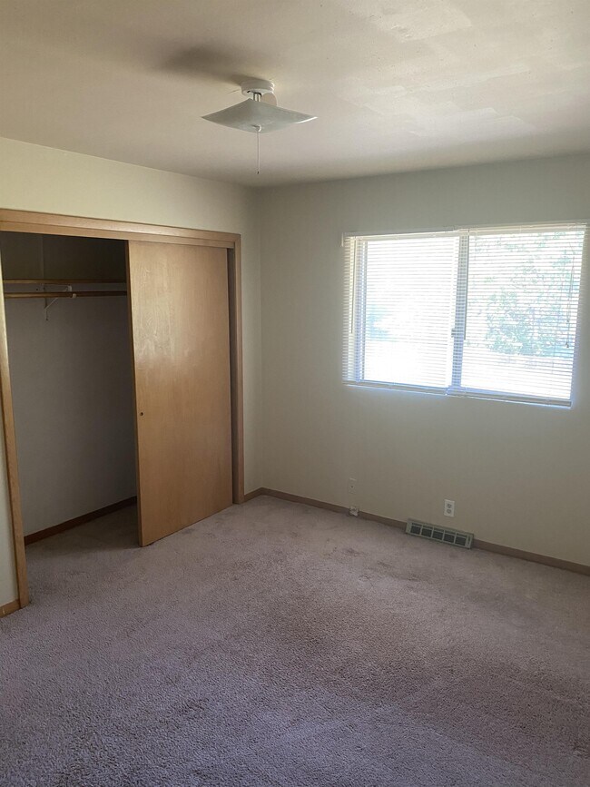 Foto del edificio - 5629 N Strathbury Ave