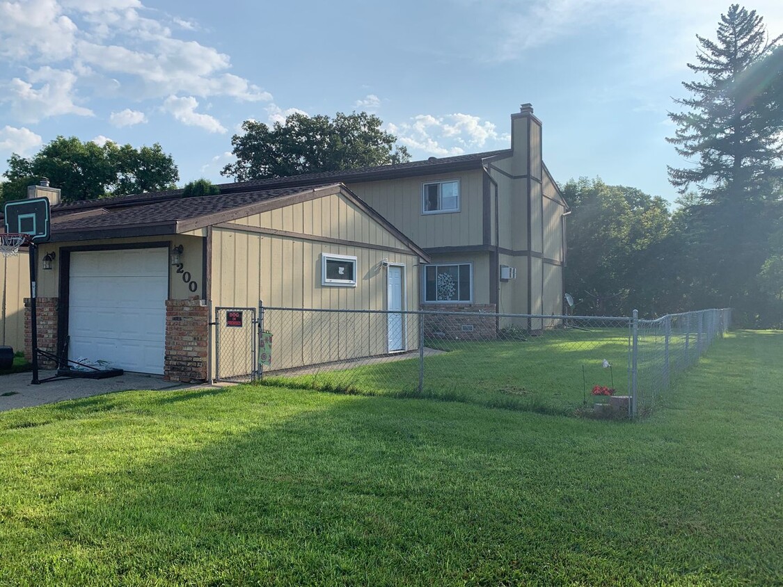 Primary Photo - Beautiful 3 Bedroom Townhome in West Fargo