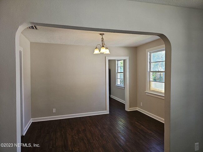Building Photo - 1736 W 17th St