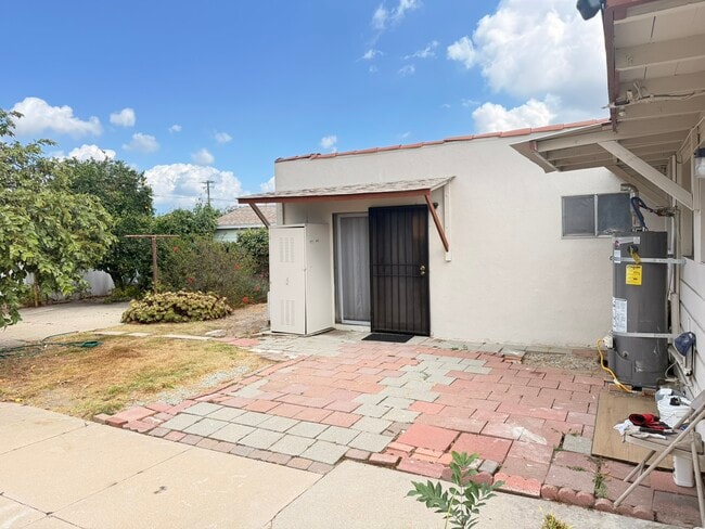 Building Photo - 909 Hershey Ave