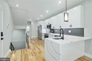 Building Photo - 411 W Hewson St