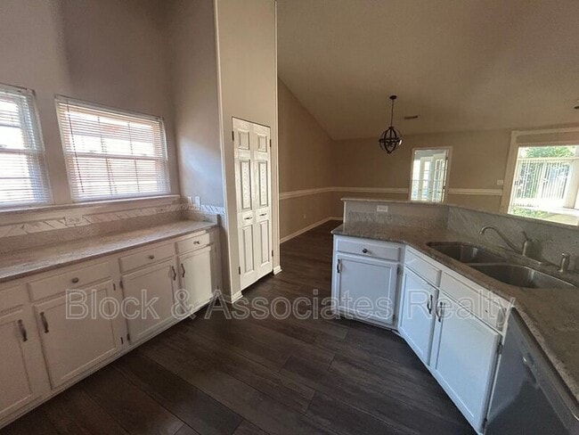 Building Photo - 3512 Cherry Hill Dr