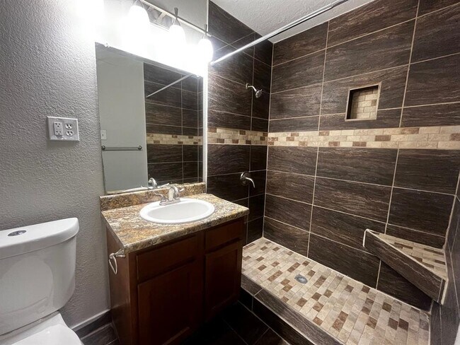 Foto del edificio - 5130 Winnetka St