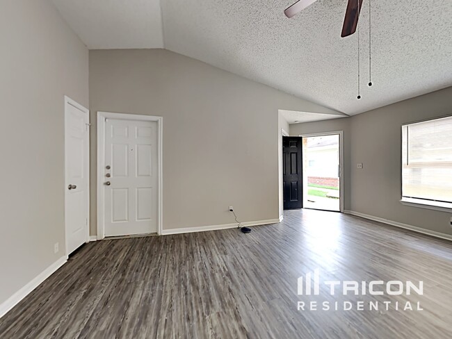Building Photo - 3251 Jorns St