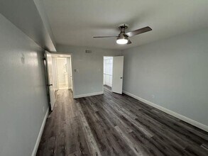 Building Photo - 355 N Post Oak Ln