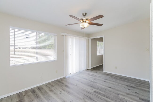 Building Photo - 3869 W Elgin St