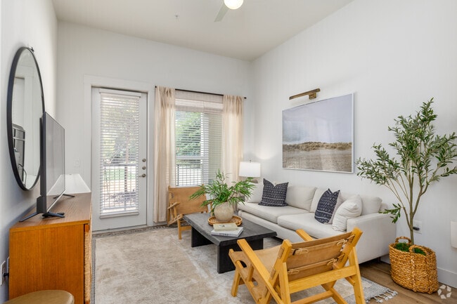1BR, 1BA- 672SF - Living Room - THE LINKS ON PGA PARKWAY