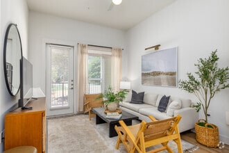 1BR, 1BA- 672SF - Living Room - THE LINKS ON PGA PARKWAY