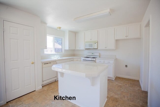 Building Photo - 596 St Montelena Dr