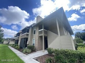 Building Photo - 10200 Belle Rive Blvd