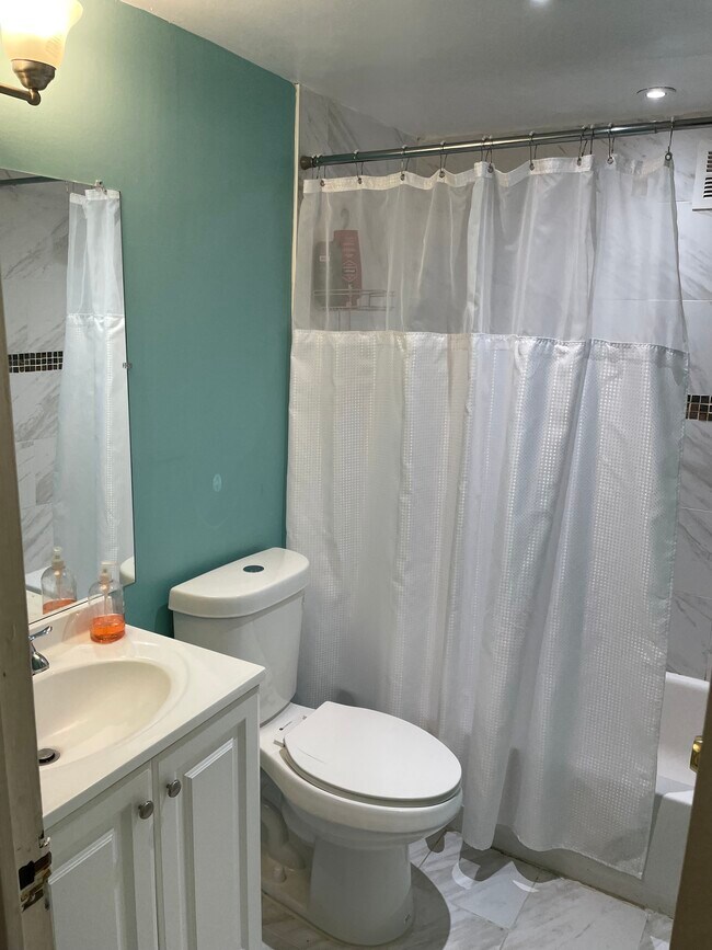 Foto del edificio - 3450 Toledo Ter