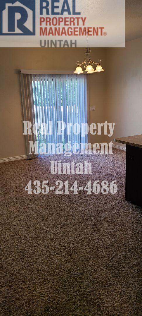 Building Photo - 3 bed 2.5 bath townhome in Fox Run