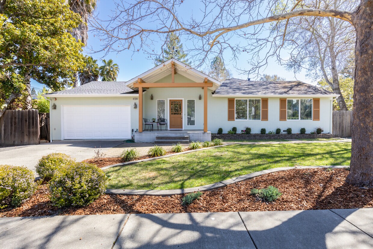 Foto principal - 4124 Browns Valley Rd
