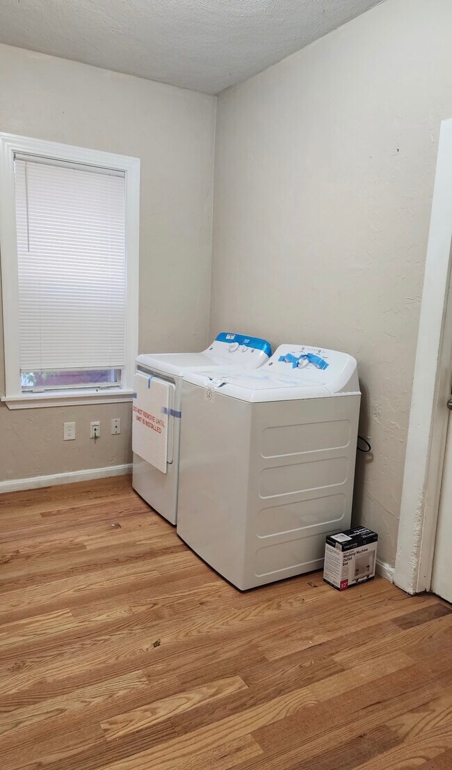 Building Photo - 52 Deering Rd