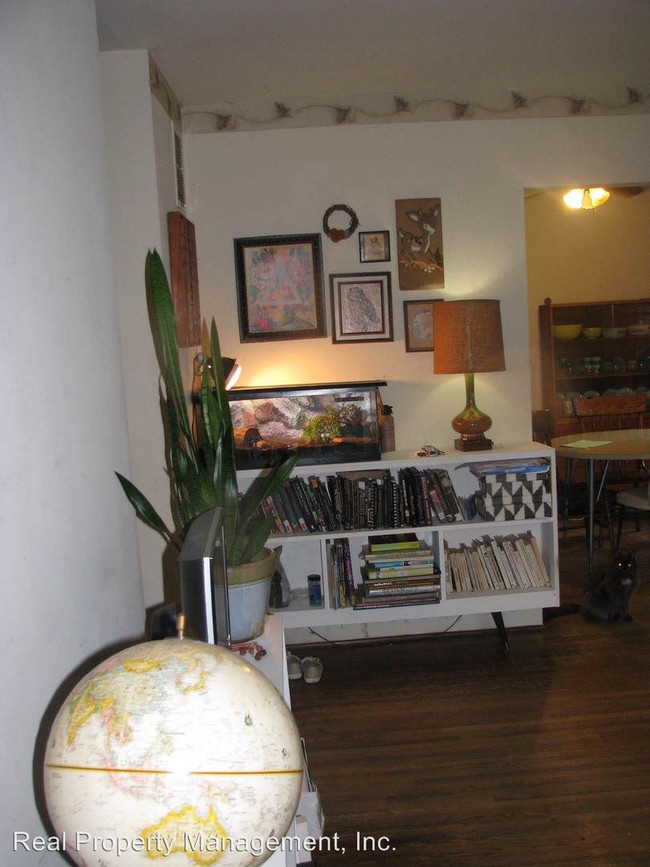 Building Photo - 3 br, 1 bath House - 812 St. James Circle