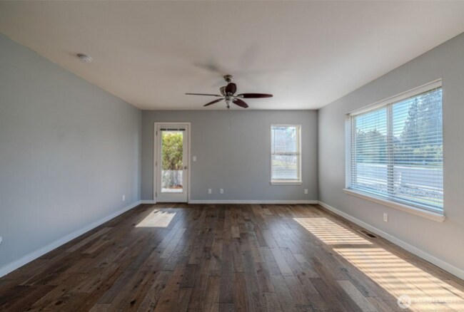 Foto del edificio - 1519 Springwater Ave