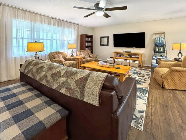 Foto del edificio - 148 Rice Rd