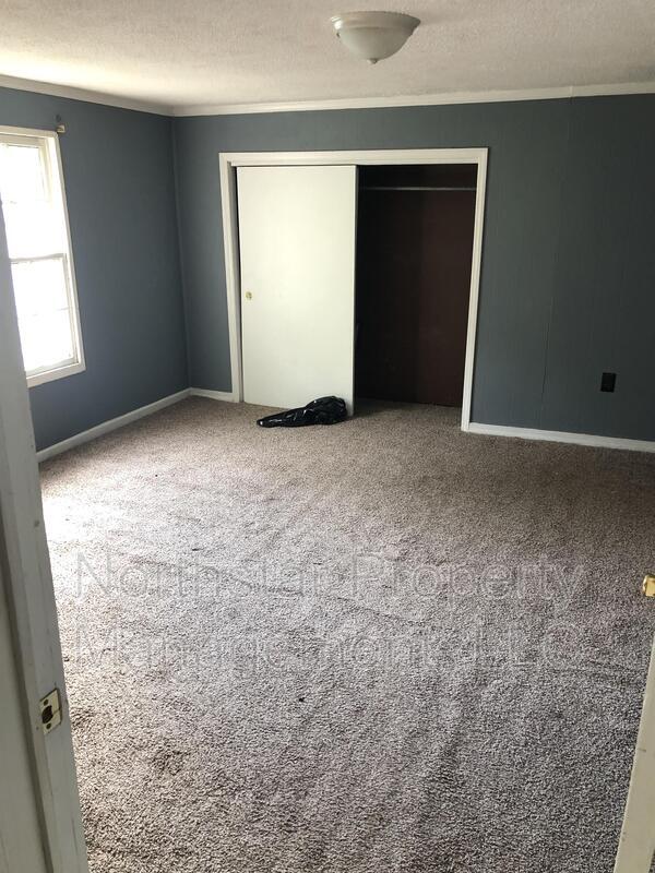 Primary Photo - 104 Nichols St