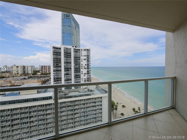 Foto del edificio - 16699 Collins Ave