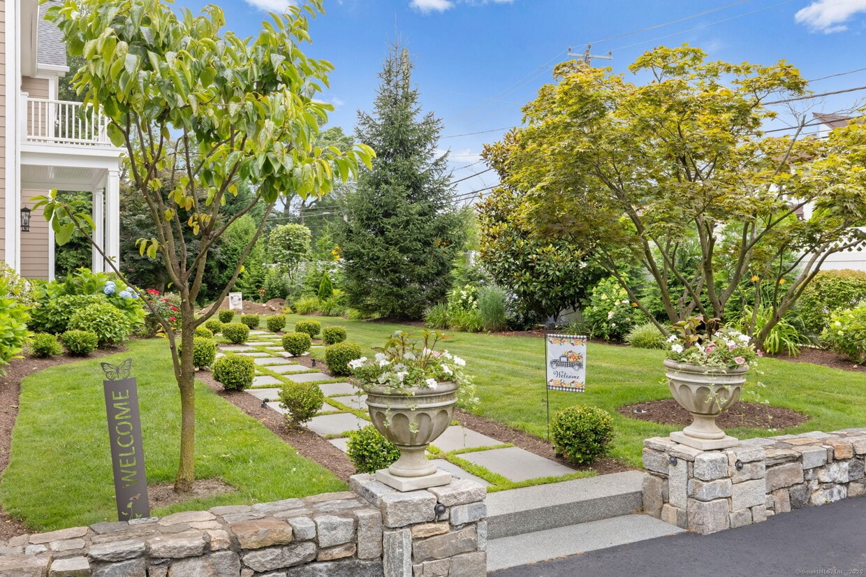 Primary Photo - 354 Oaklawn Ave