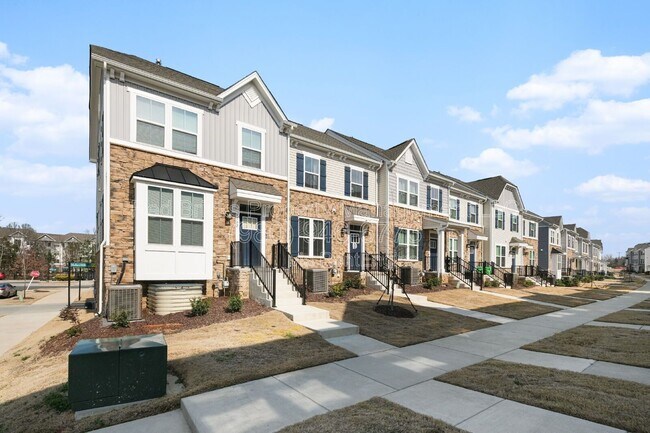 Foto del edificio - 9306 Mallard Mls Dr