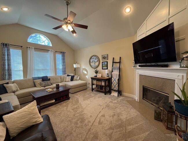 Foto del edificio - 4410 Windlake Dr