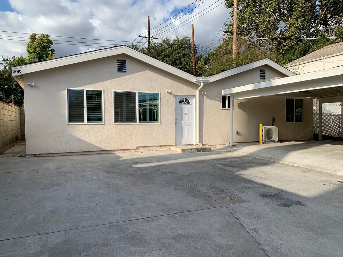 Foto principal - 2019 E Villa St