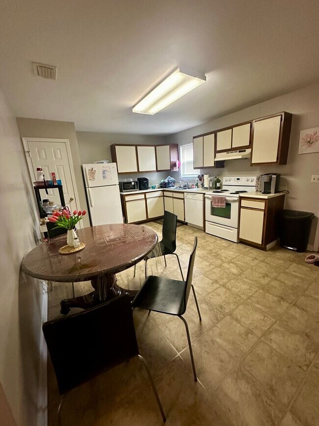 Foto del edificio - Prime Location Close to Virginia Tech