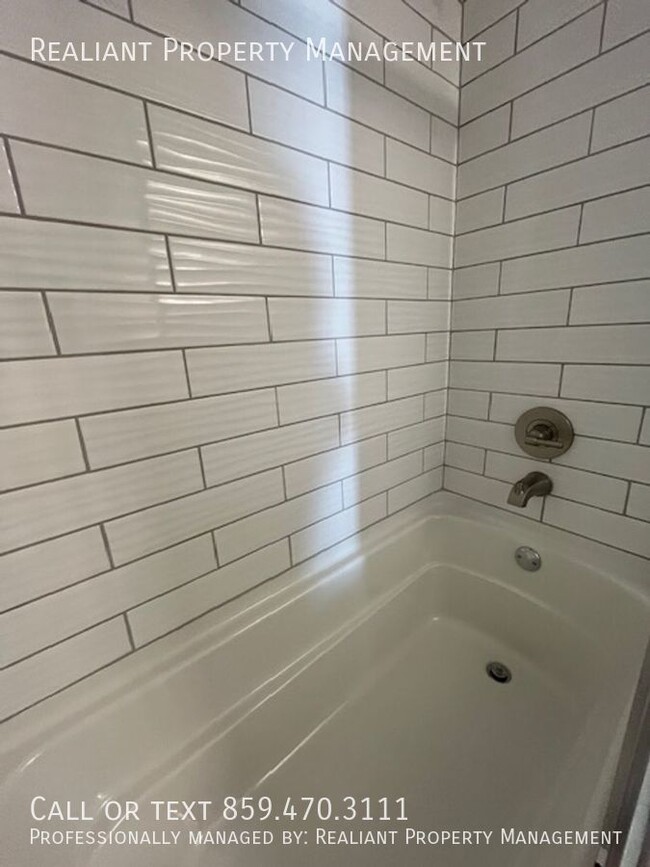Building Photo - Completely Remodeled, 3 Bedroom, 3 bath ho...