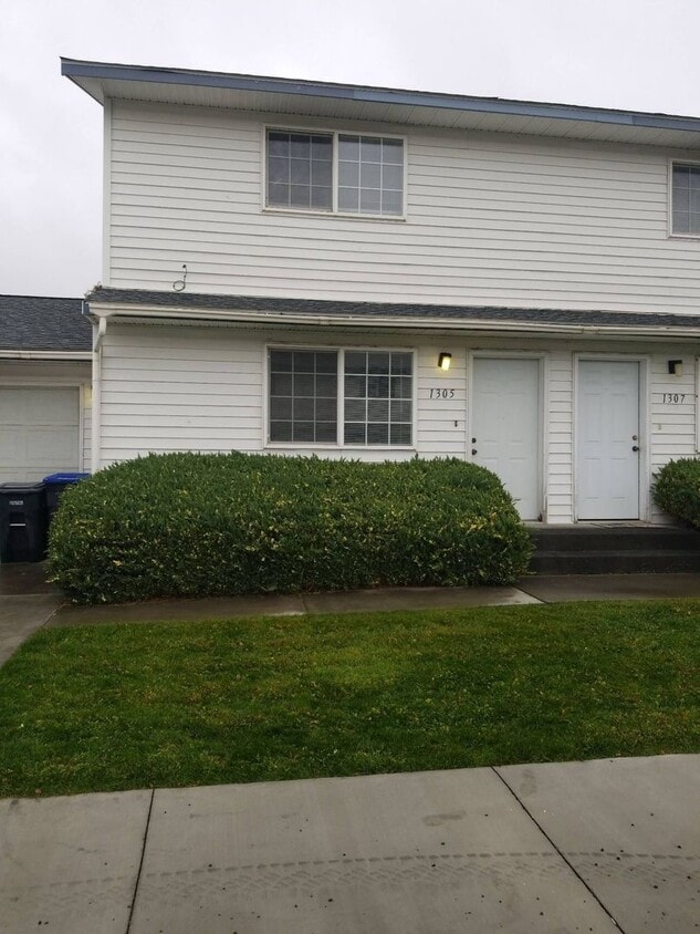 Primary Photo - 1305-1307 Shaker Pl