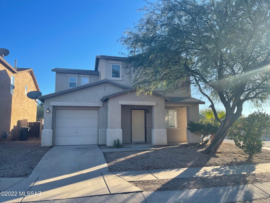 Foto principal - 6108 E Bramble St