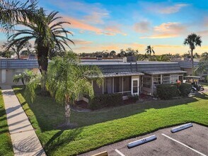 Building Photo - 1802 Bedford Terrace