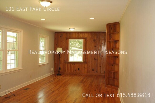 Building Photo - Vintage Ranch with 3 bedrooms, 3 full bath...