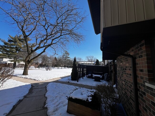 Foto del edificio - 7333 Winthrop Way