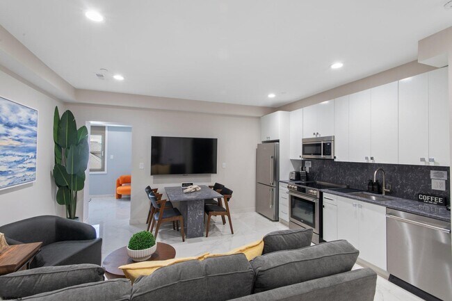 Foto del edificio - 5311 Atlantic Ave