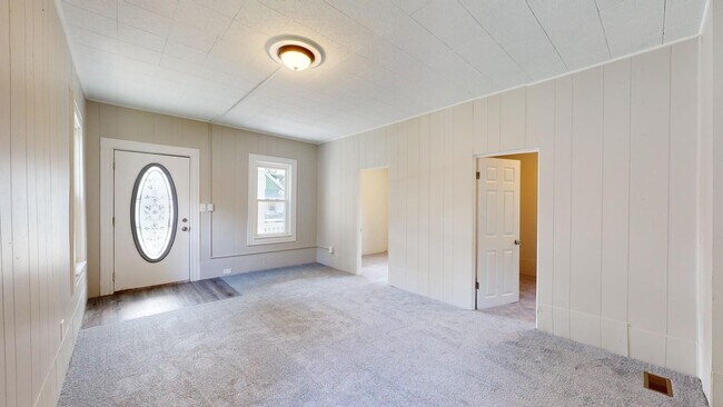 Foto del edificio - Cudell neighborhood - 2 bedroom/1 bathroom...